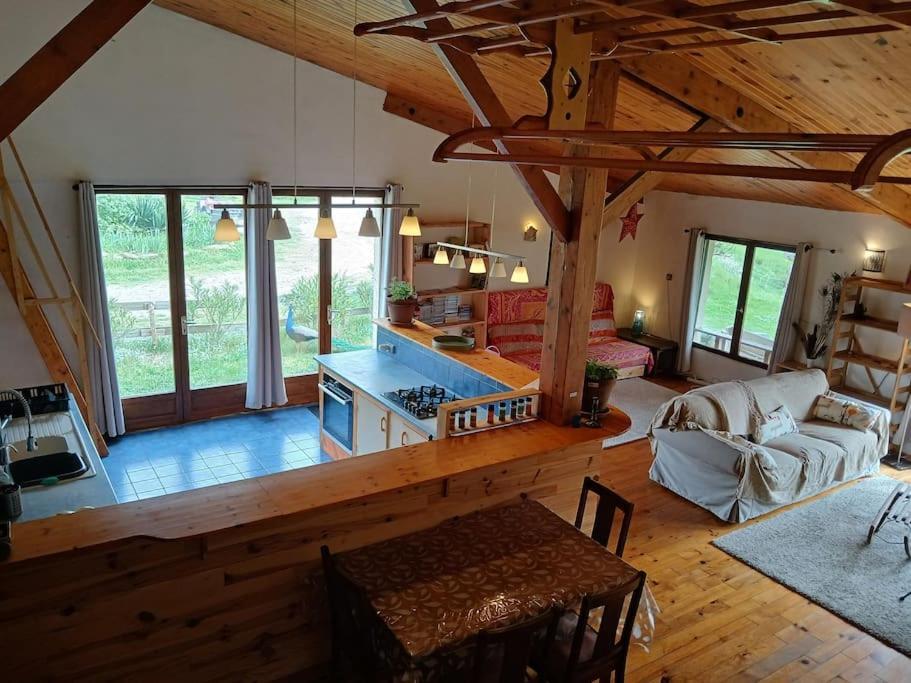 Bright Loft With Mountain And Nature View 수그레인느 외부 사진