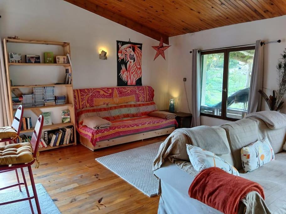 Bright Loft With Mountain And Nature View 수그레인느 외부 사진